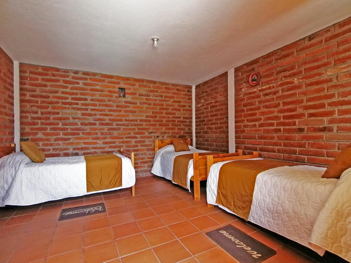 Lagoon Hotel Chugchilan Bagian luar foto