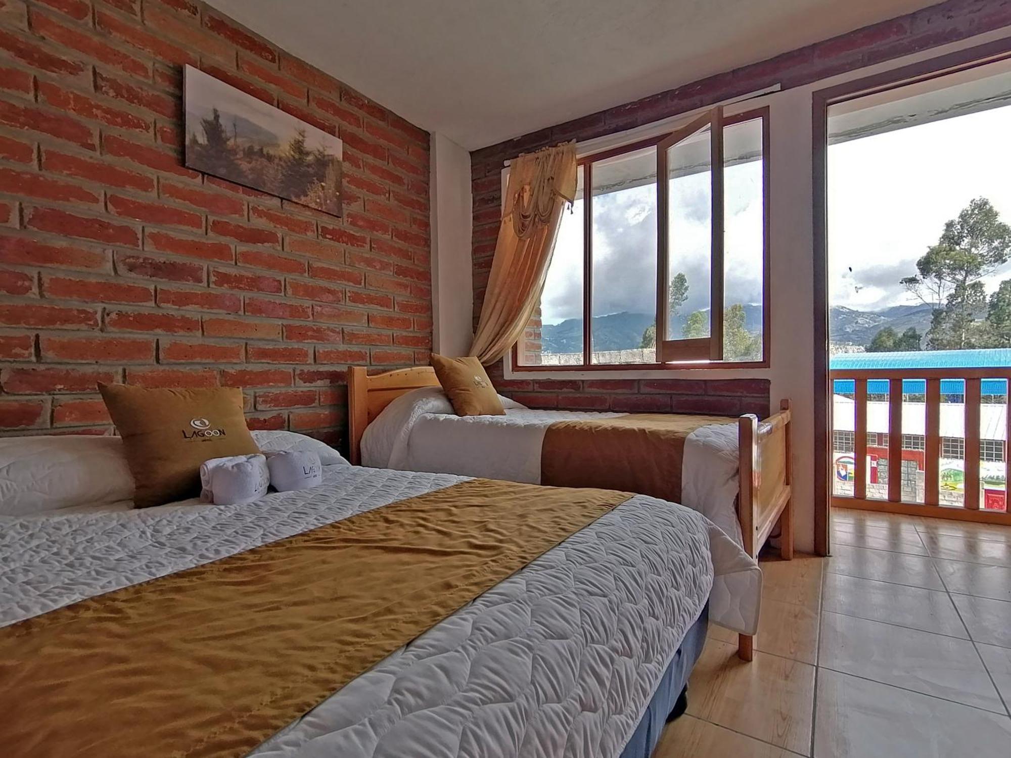 Lagoon Hotel Chugchilan Bagian luar foto