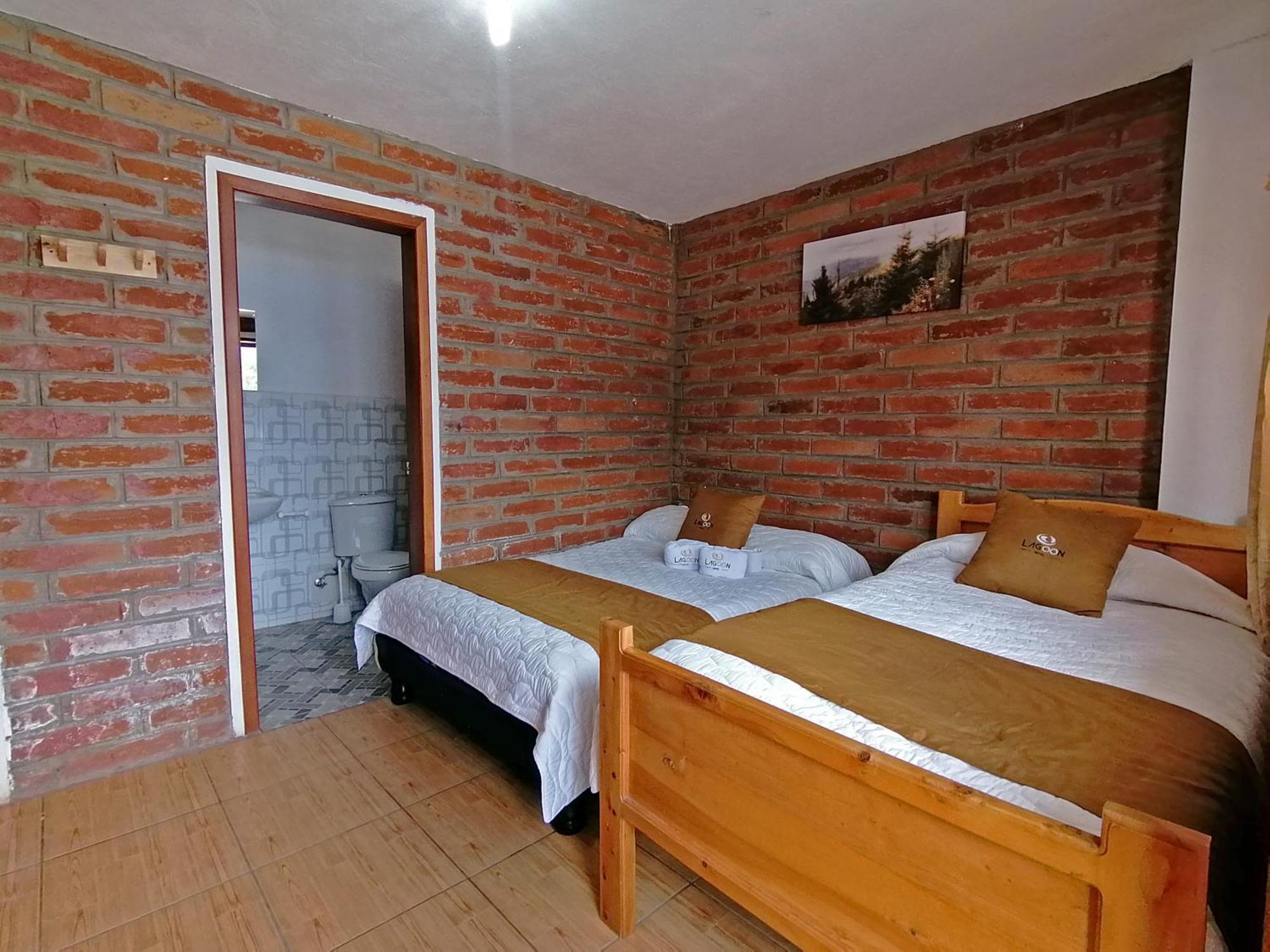Lagoon Hotel Chugchilan Bagian luar foto